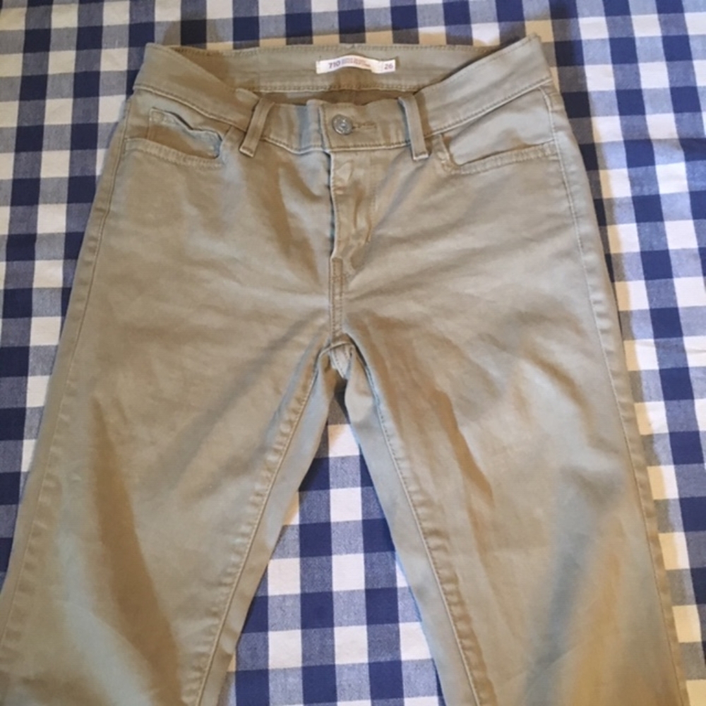 Jeans. Levi's 710 super skinny. size 26